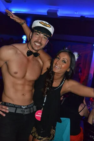 Evandro, Hens knights topless waiter with guest