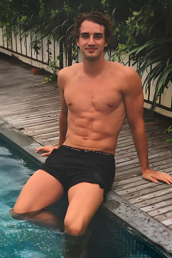 topless-waiters-adelaide-Levi