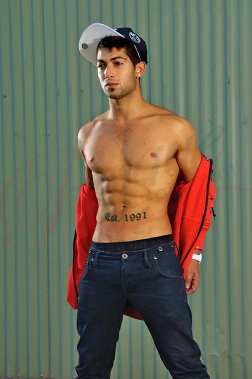 topless-waiters-adelaide-Raphael