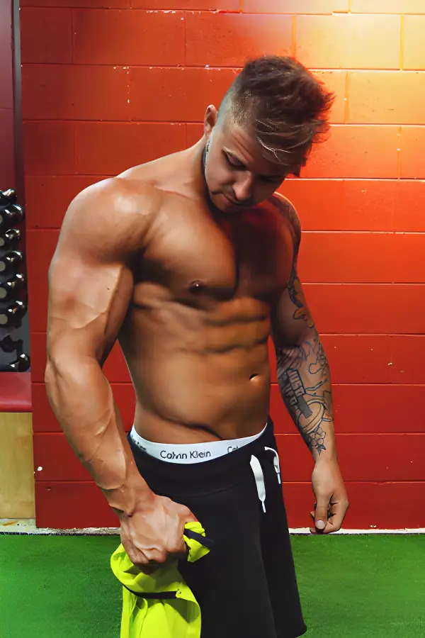 topless-waiters-brisbane-Amadeo