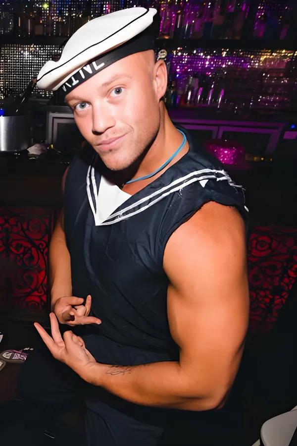 topless-waiters-brisbane-Dave