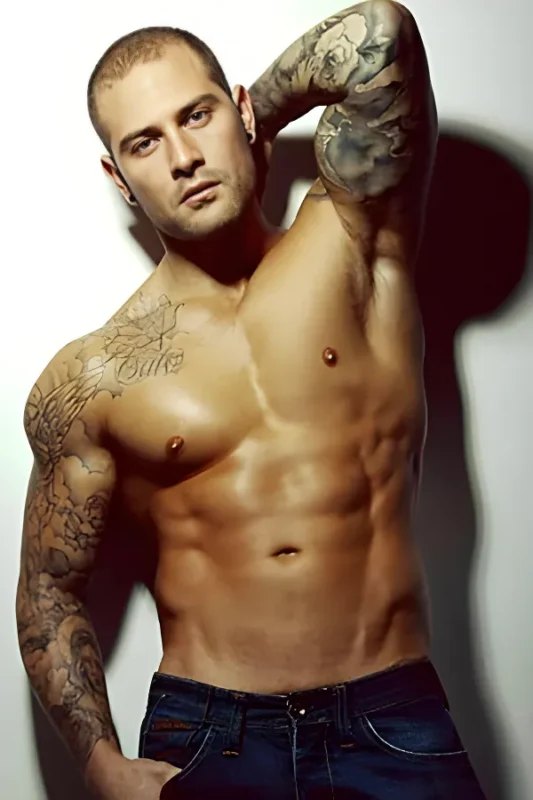 topless-waiters-cairns-Michael R.