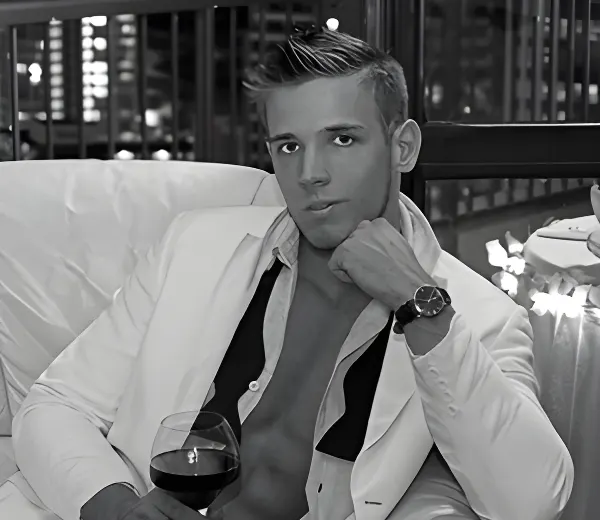 topless-waiters-brisbane-Jakub