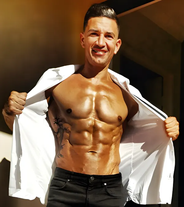 topless-waiters-brisbane-Miguel