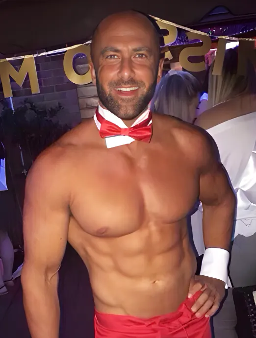 topless-waiters-brisbane-Peter S.