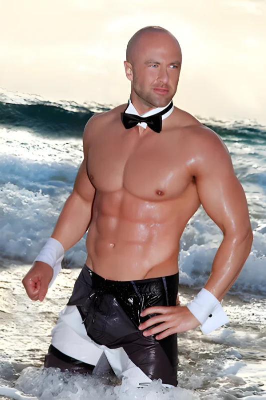 topless-waiters-brisbane-Peter S.
