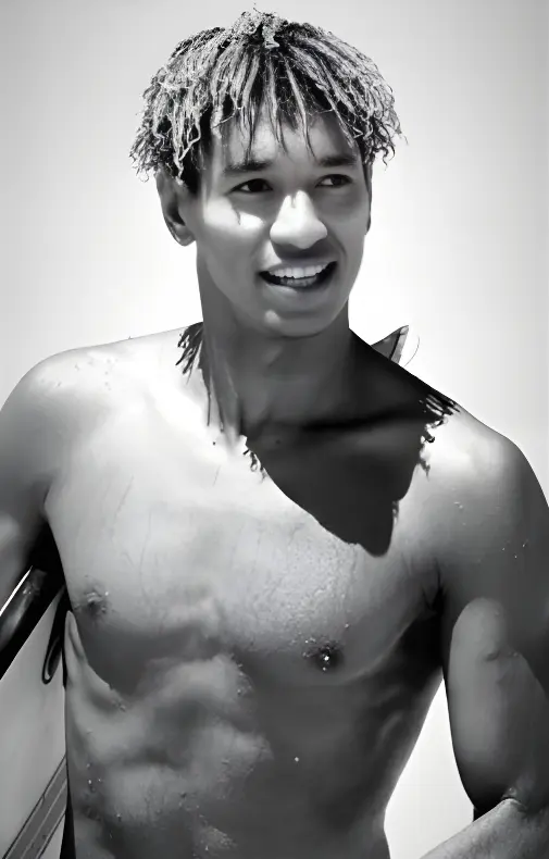 topless-waiters-gold-coast-Paulo
