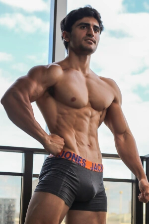 topless-waiters-melbourne-Umut