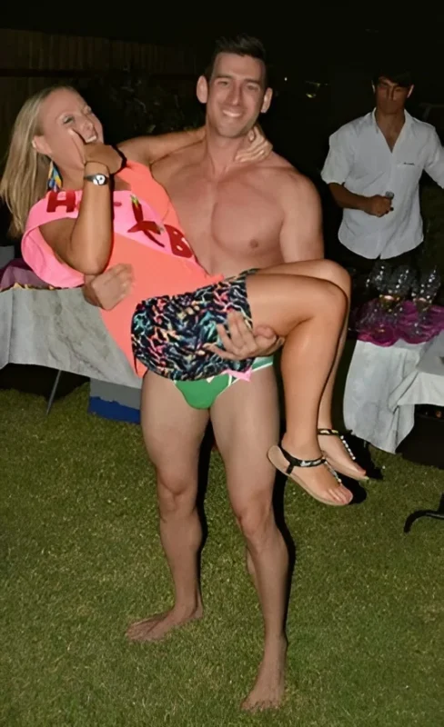 Paris, Topless Waiters in Sydney