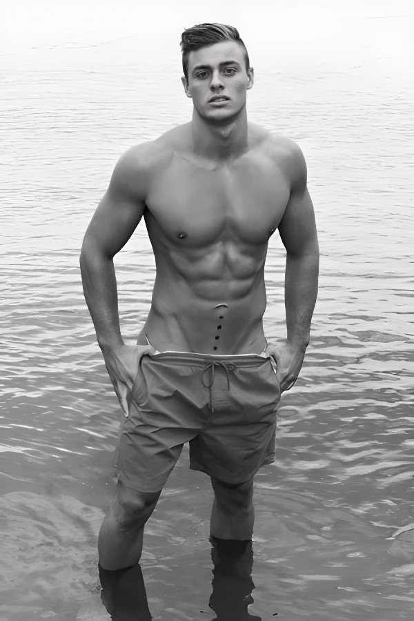 male-strippers-sydney-Aaron