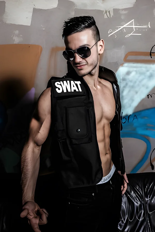 male-strippers-sydney-Luciano