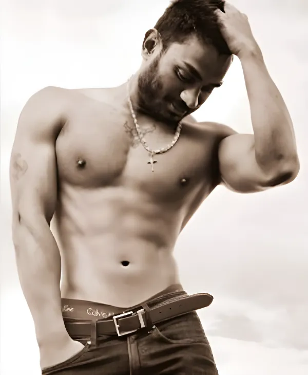 topless-waiters-melbourne-Antony D.