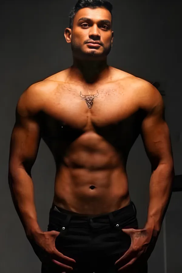 topless-waiters-melbourne-Antony D.