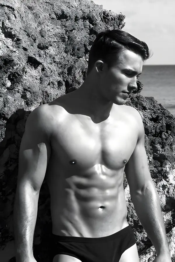 topless-waiters-melbourne-Dylan
