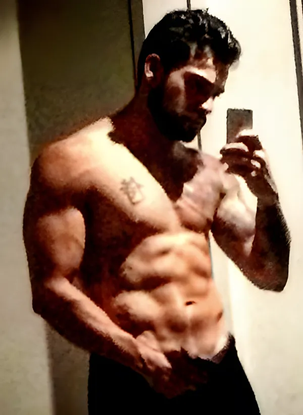 topless-waiters-melbourne-Fernando