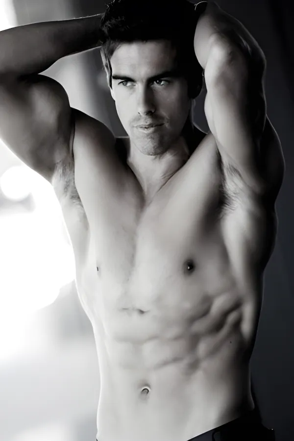 topless-waiters-melbourne-Glenn