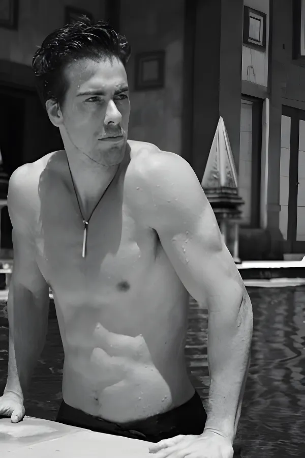 topless-waiters-melbourne-Glenn
