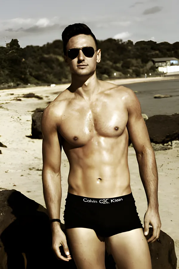 topless-waiters-melbourne-Steve M.