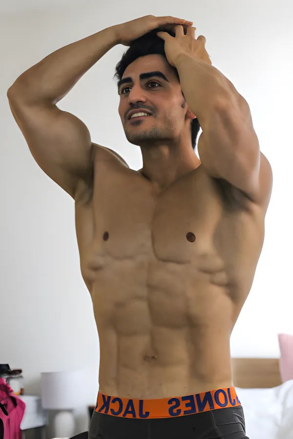 topless-waiters-melbourne-Umut
