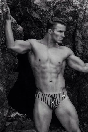 topless-waiters-melbourne-Dylan