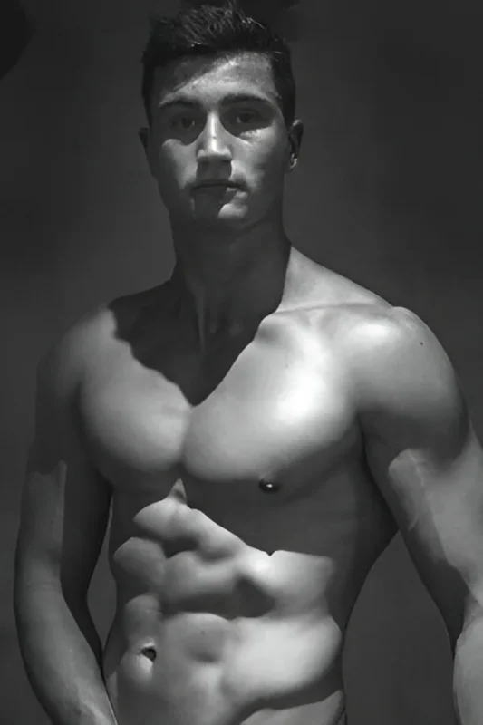 topless-waiters-melbourne-Lawrence