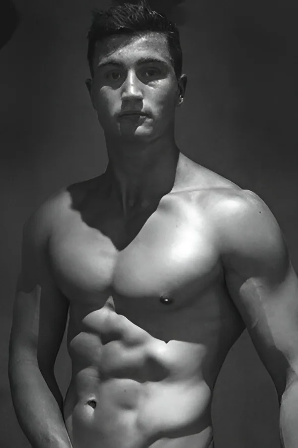 topless-waiters-melbourne-Lawrence