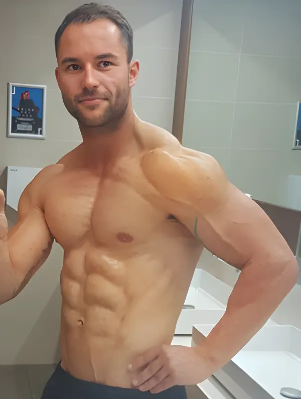 topless-waiters-perth-Eric