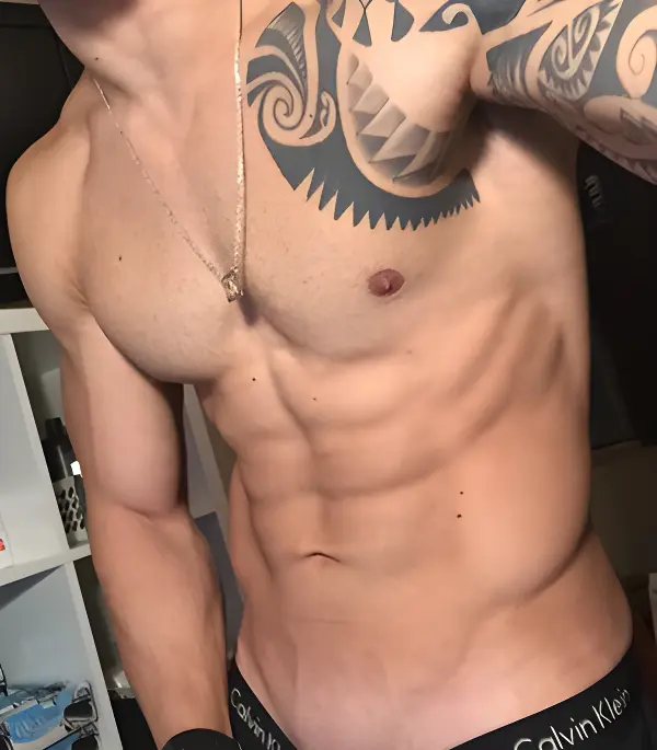 topless-waiters-perth-Henrique