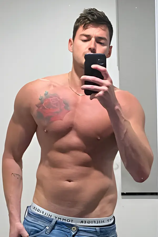 topless-waiters-perth-Scotty