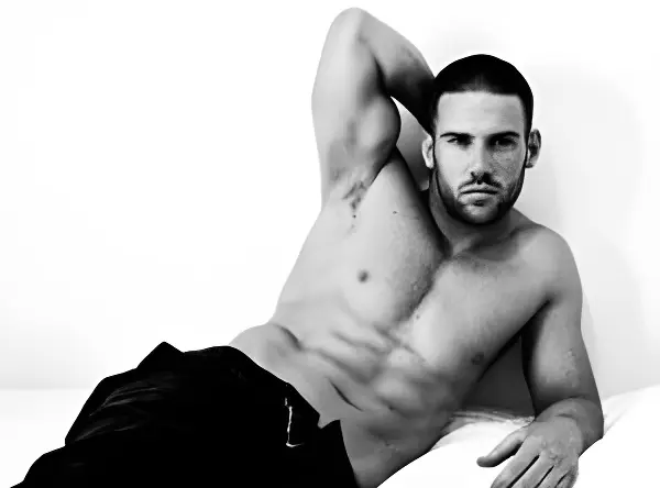 male-strippers-sydney-Darren F.
