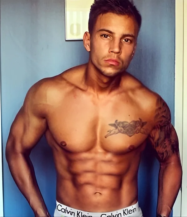 topless-waiters-sydney-Andre B.