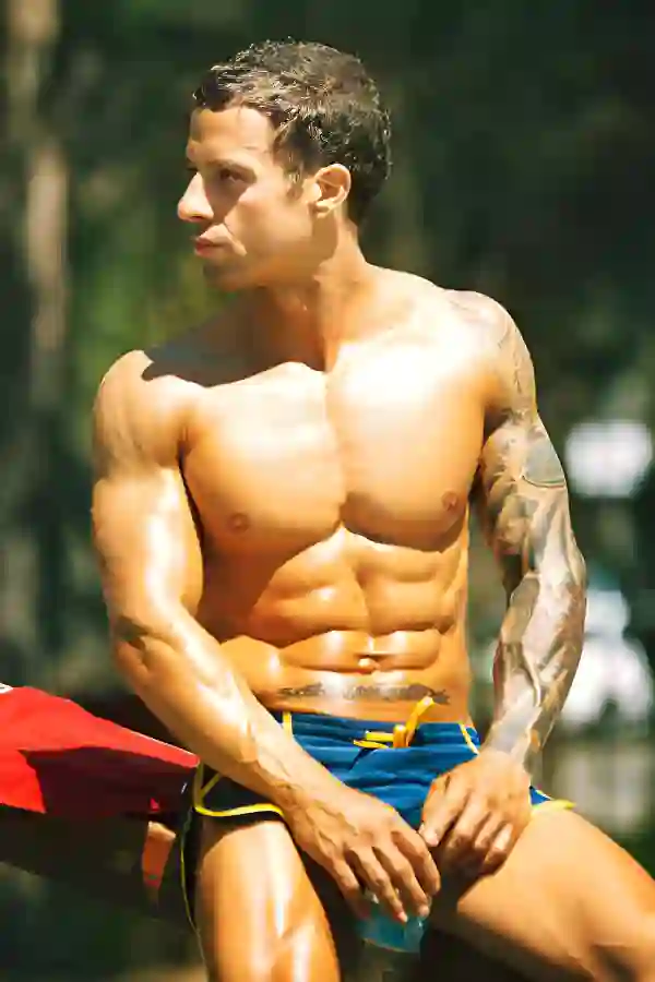 topless-waiters-sydney-Brad P.