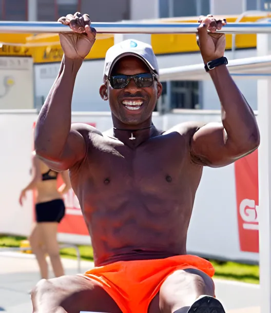 topless-waiters-sydney-Kelvin