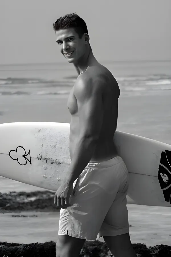 topless-waiters-sydney-Lukas