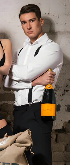 topless-waiters-sydney-Lukas