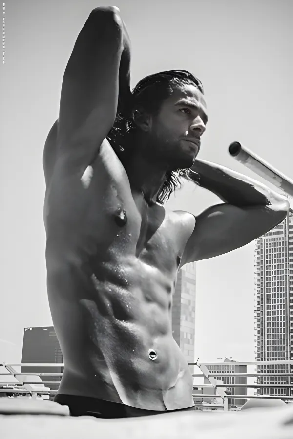 topless-waiters-sydney-Yon