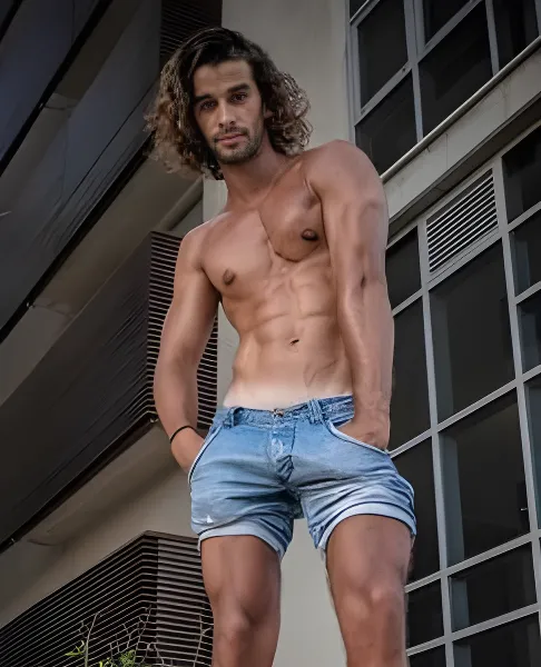 topless-waiters-sydney-Yon