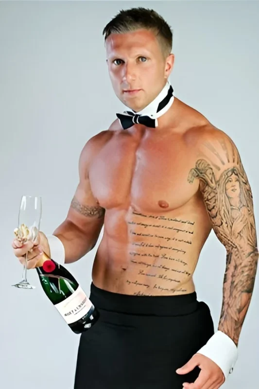 topless-waiters-sydney-Christian