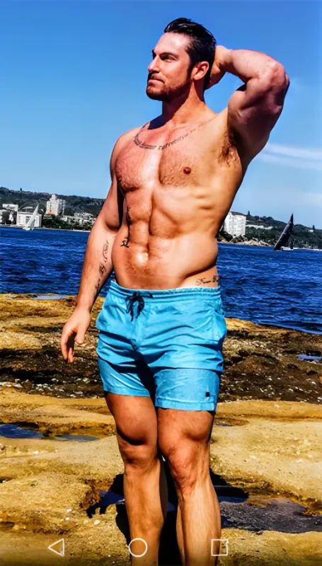 topless-waiters-sydney-Paul