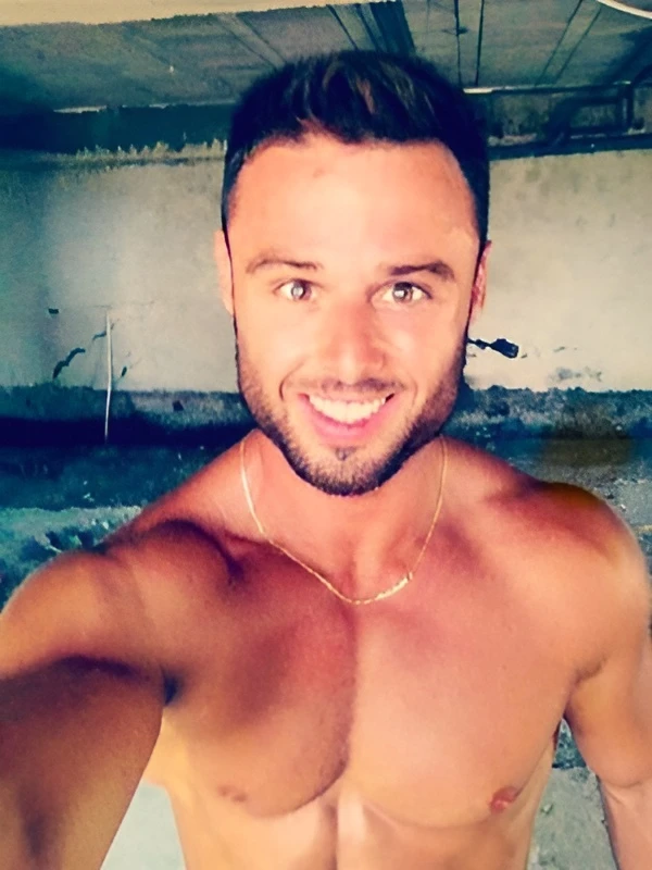 topless-waiters-melbourne-Arnaud