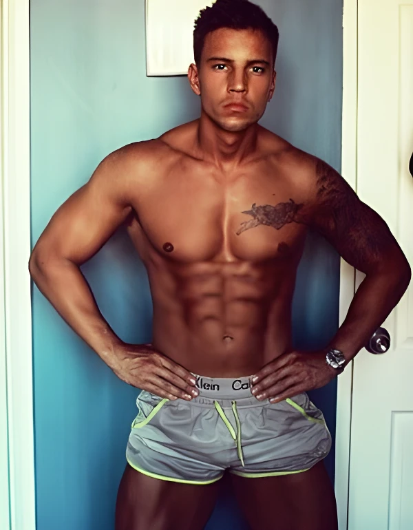 topless-waiters-sydney-Andre B.