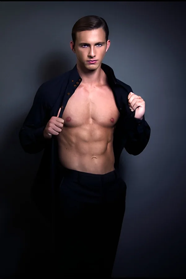 topless-waiters-sydney-Ashton