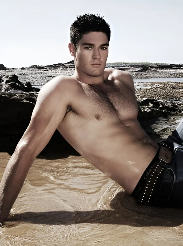 topless-waiters-sydney-Chris L.