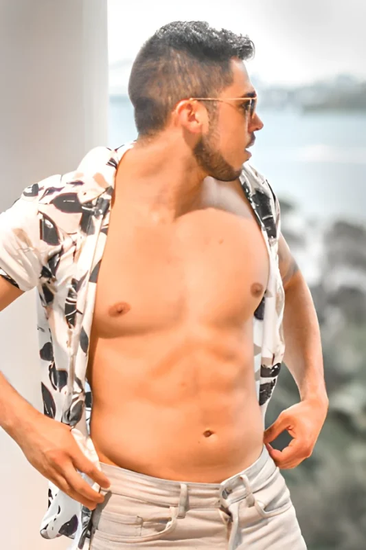 topless-waiters-sydney-Nando