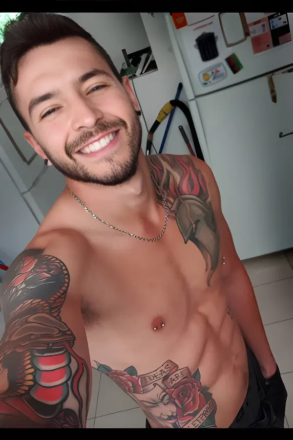 topless-waiters-sydney-Nico G.